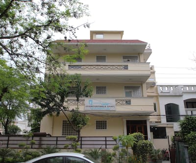 https://imgcld.yatra.com/ytimages/image/upload/t_hotel_yatra_city_desktop/v1437485047/Domestic Hotels/Hotels_Gurgaon/Queens Inn/Overview.jpg